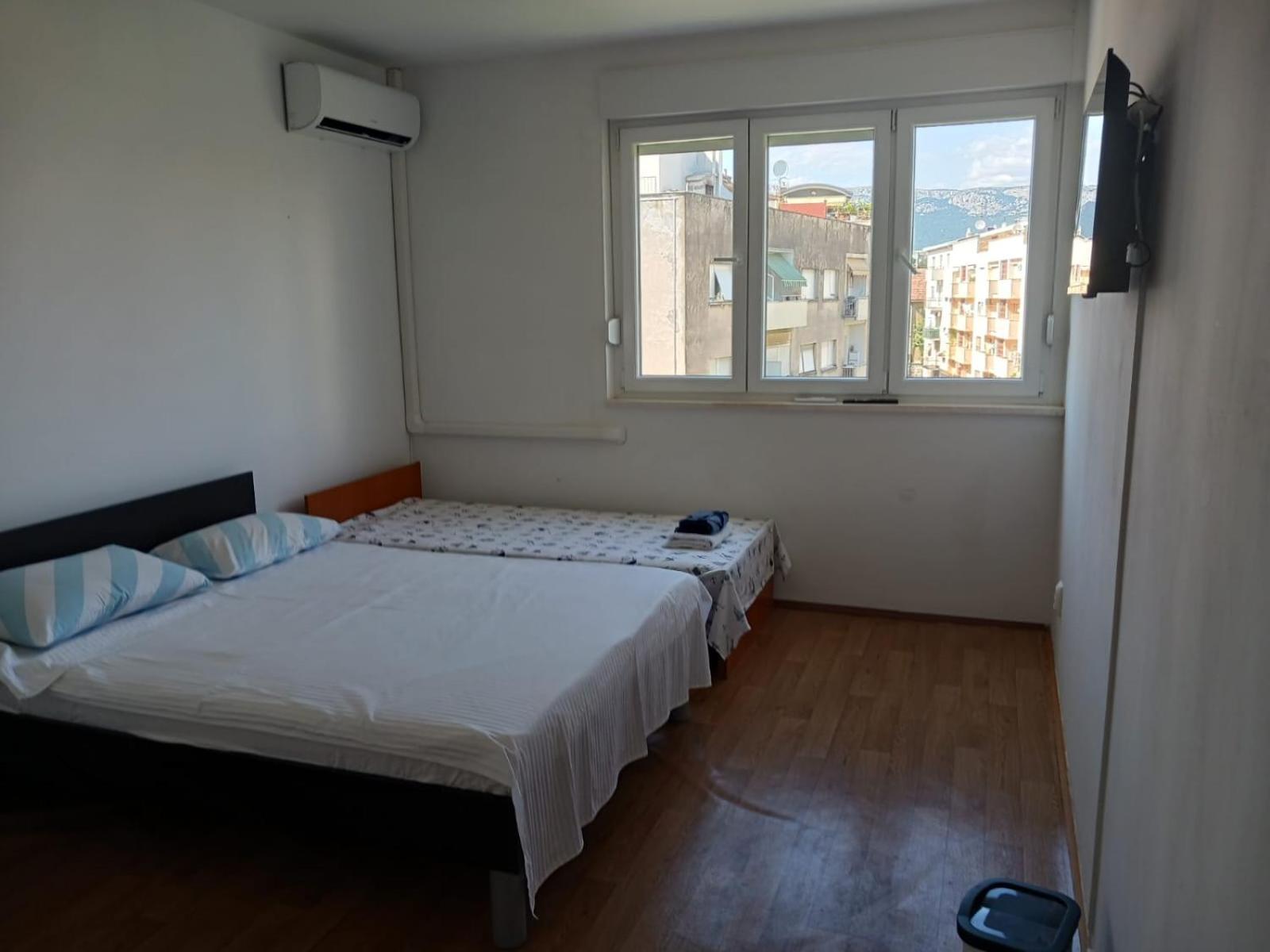 Room With Private Toilet And Terrace In City Center In Shared Apartment Спліт Екстер'єр фото